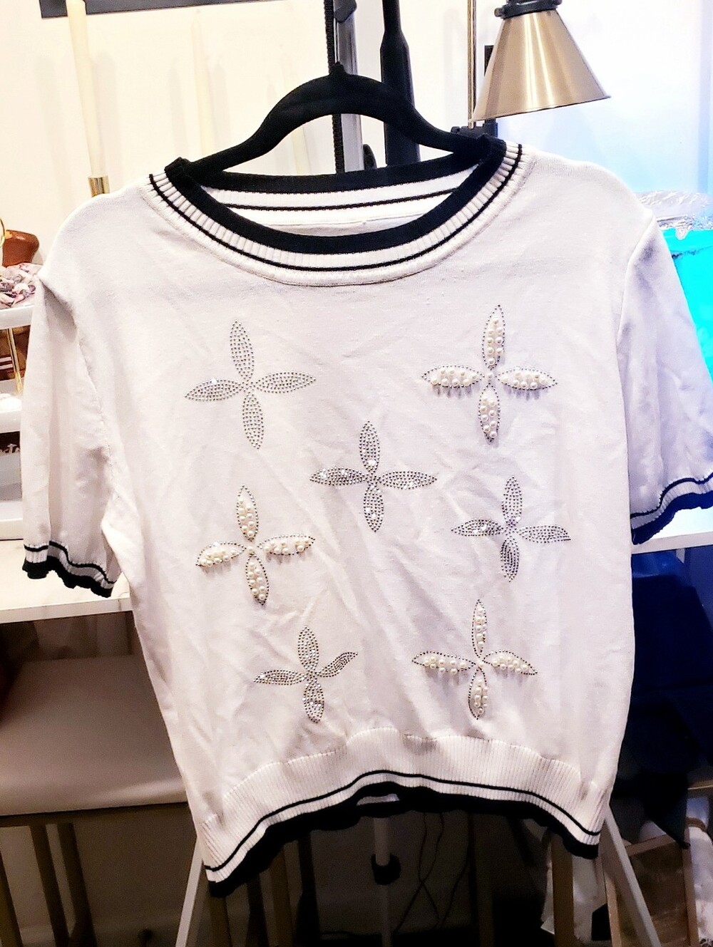 White & Black Short Sleeve Knit Top with Embellished Floral XL